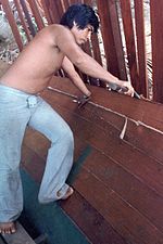 Hasni bin Ali building the bedar Naga Pelangi, 1981.jpg