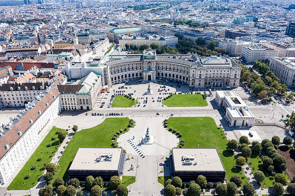 Wien: Luftbild vom Heldenplatz mit Blick nach Südosten