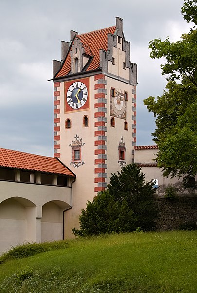 File:Hohes-Schloss-Fuessen-JR-E-4901-2020-06-28.jpg