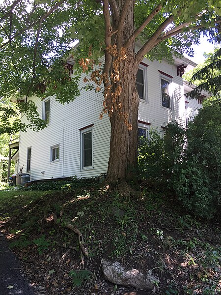 File:House at 206 N Main St in Moravia NY.jpg
