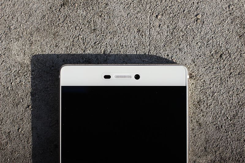 File:Huawei P8 smartphone (16540595414).jpg