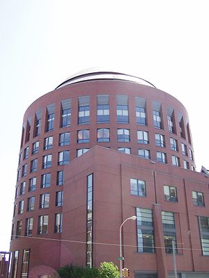 Università Della Pennsylvania: Storia e attualità, La facoltà di giurisprudenza (Penn Law), Lauder Institute