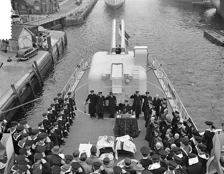 File:Indienststelling Hr. Ms. Onderzeebootjager Limburg bij De Schelde Vlissingen, Bestanddeelnr 908-1150.jpg