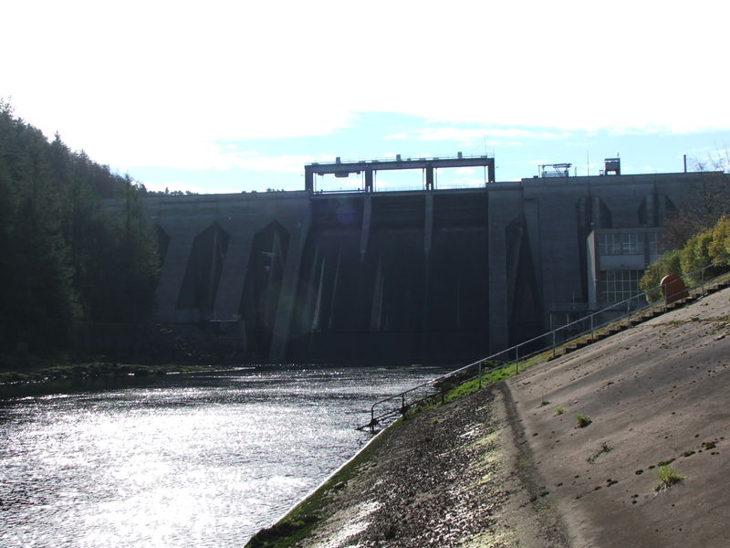 File:Inniscarra dam.jpg