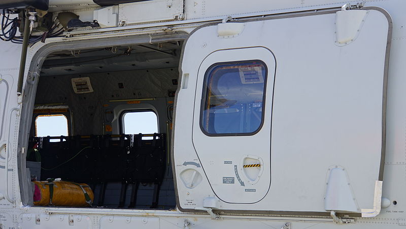 File:JMSDF MCH-101(8651) cargo door in Iwakuni Air Base 20140914.JPG