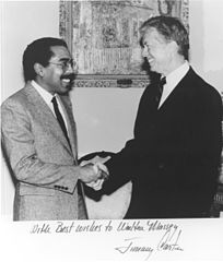 204px-Jimmy_Carter_at_the_lab_with_Argonne_director_Walter_E._Massey.jpg