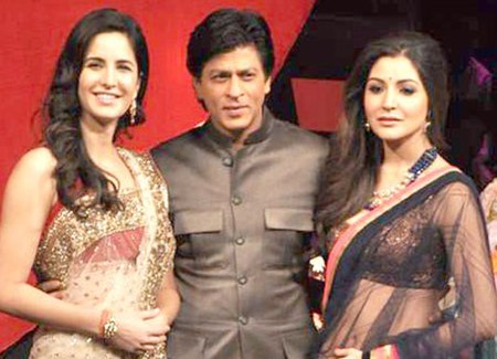 Fail:Katrina_Kaif,_Shahrukh_Khan_and_Anushka_Sharma_on_'India's_Got_Talent'_grand_finale.jpg