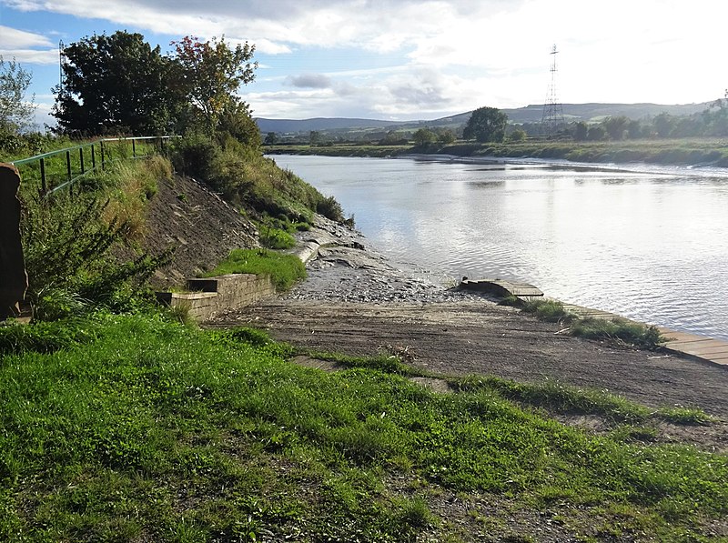 File:Kingholm Quay with new slipway. River Nith. Dumfries & Galloway.jpg