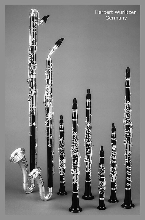 (en) Bass clarinet, Basset horn, clarinets in D, B♭, A, High A♭ and E♭, and basset horn (γερμανικό σύστημα)