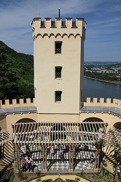 File:Koblenz im Buga-Jahr 2011 - Schloss Stolzenfels 09.jpg