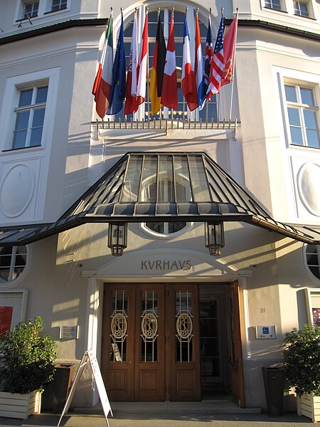 File:Kurhaus Meran 3.jpg