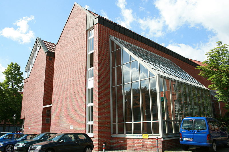 File:Lüneburg - Heiligengeiststraße - Ostpreußisches Landesmuseum 01 ies.jpg