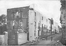 La Poste et la rue de la Poste, actuellement rue Carnot, après les destructions de la Première Guerre mondiale.