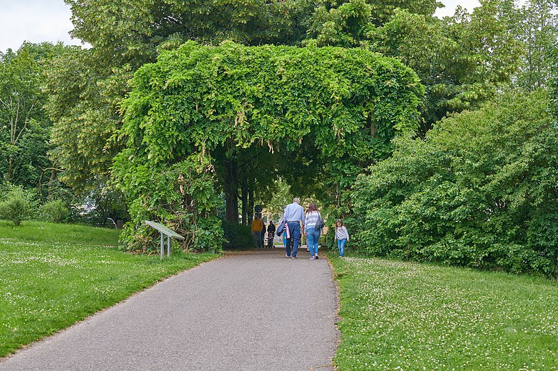 File:Landschaftspark Grütt Lörrach - Südliches Eingangstor.jpg