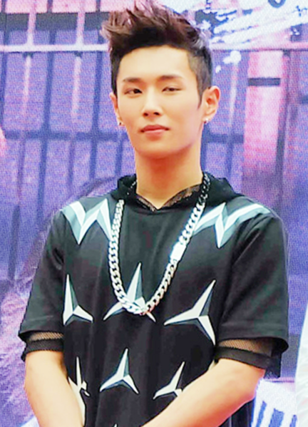 File:Li Wenhan - 2015 Shanghai fan sign event.png