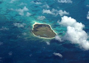 Vue aérienne de l'île de Lisianski