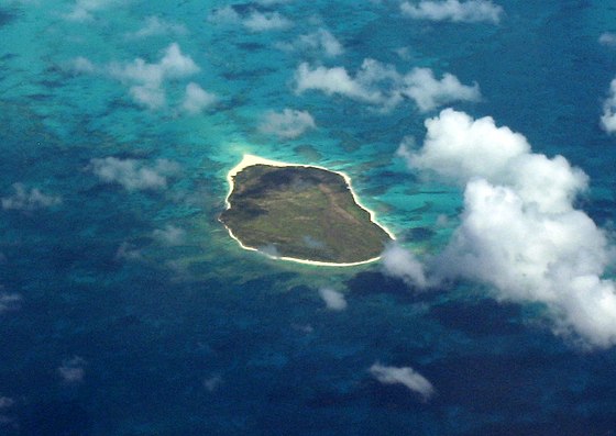 Группа островов в западной части тихого океана. Остров Лисянского. Гавайский архипелаг остров Лисянского. Лисянский необитаемый остров в тихом океане. Гавайский остров в честь Лисянского.