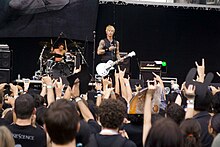 Live geladen op het Maquinaria Festival in Sao Paulo, Brazilië (2009).  Van links naar rechts: Isaac Carpenter en Duff McKagan.