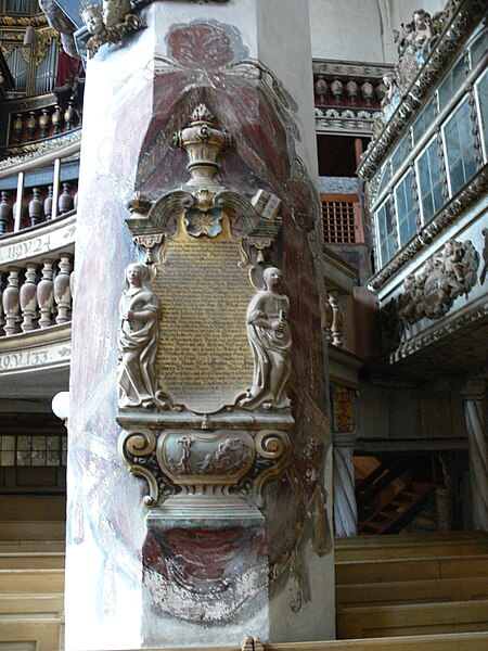 File:Luckau Nikolaikirche Epitaph 3a.jpg