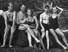 Maria Wine (au milieu) et Artur Lundqvist (2e en partant de la gauche) en 1947.