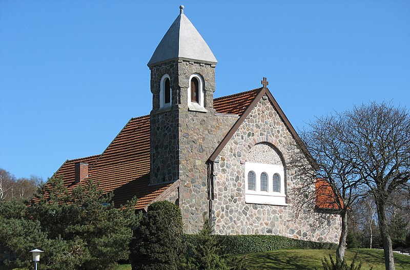 File:Lynæs Kirke - Hundested.jpg