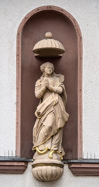 File:Madonna am Ballplatz Nr. 2 P8230336.jpg