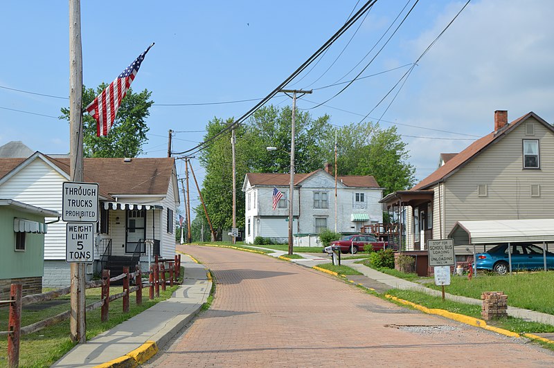 File:Main from Warren, Rayland.jpg