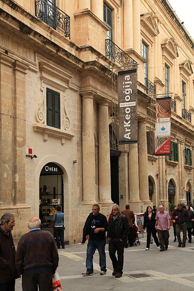 File:Malta - Valletta - Triq ir-Repubblika + Auberge de Provence 01 ies.jpg