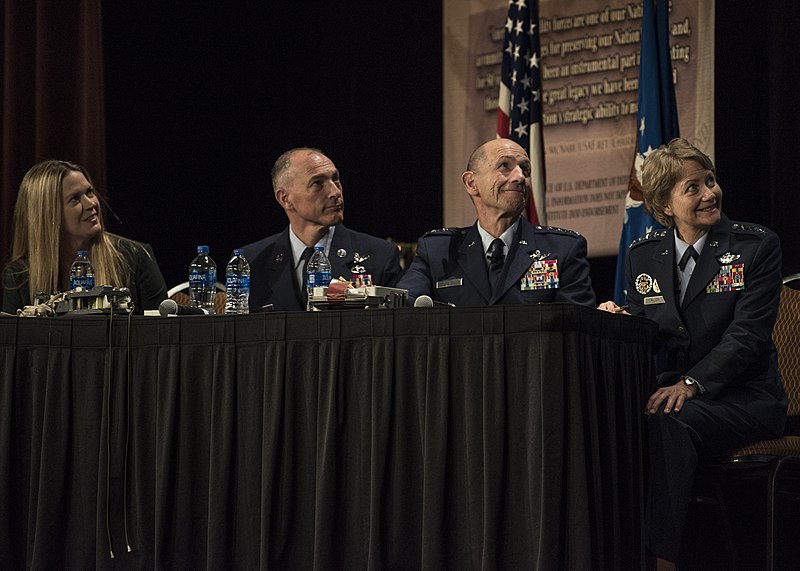 File:Mandy Vaughn, Larry Williams, Mike Holmes, Maryanne Miller at 2018 AMC Phoenix Spark Tank competition.jpg