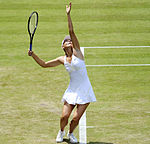 Maria Sharapova at the 2009 Wimbledon Championships 12.jpg