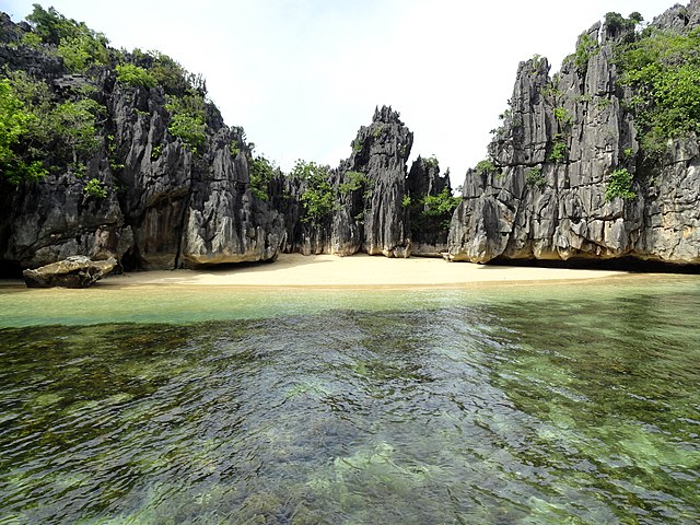 Image: Minalahos Island, Caramoan Peninsula, Philippines (36978170521)