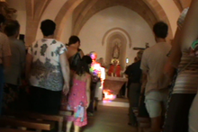 Missa a l'església de Sant Blai fotografiada des del centre de l'edifici