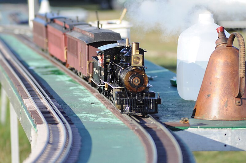 File:Model steam train 04.jpg