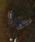 『オイディプスとスフィンクス』のディテール。台座の上方で舞っている蝶は魂を象徴する。
