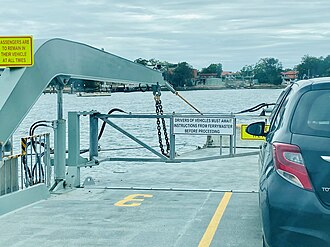 Mortlake Ferry approaching Mortlake MortlakeFerryOnBoard.jpg