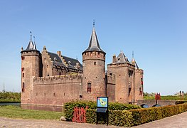 Muiderslot. South south west side.