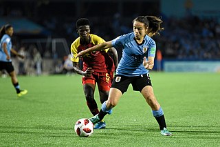 <span class="mw-page-title-main">Esperanza Pizarro</span> Uruguayan footballer (born 2001)