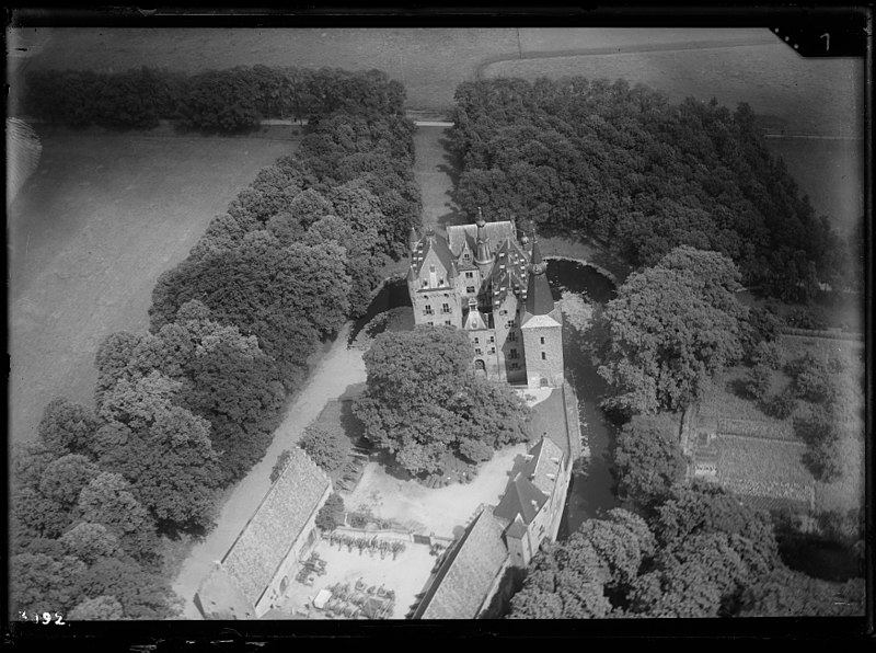 File:NIMH - 2011 - 0818 - Aerial photograph of Doorwerth, The Netherlands - 1920 - 1940.jpg