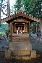 稲荷神社（二の鳥居左側）