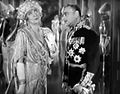 С Нэнс О’Нил в фильме «Королевская кровать[en]» (1931)
