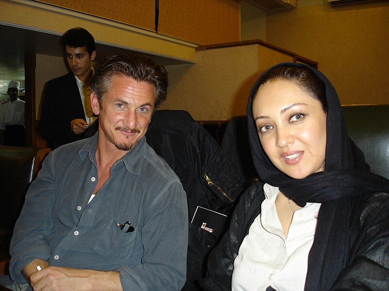 File:Niki Karimi and Sean Penn.jpg