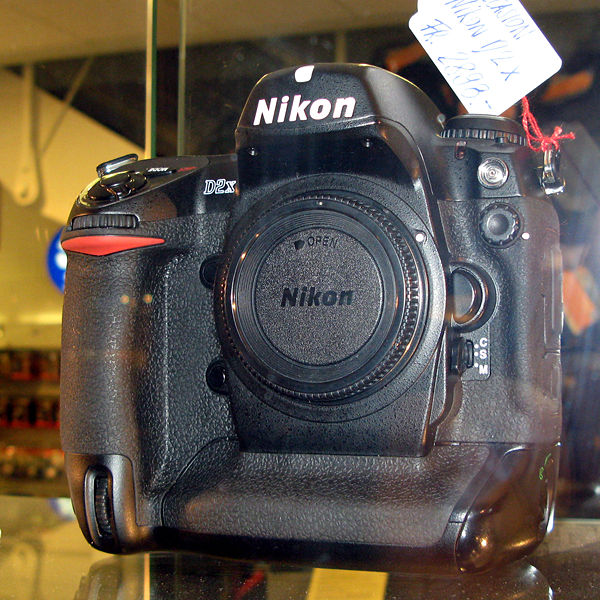 File:Nikon D2x 0601.jpg