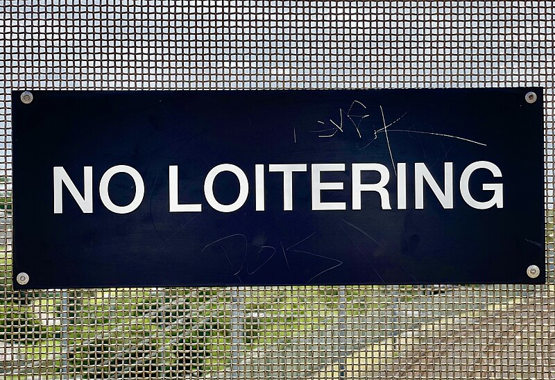 File:No loitering sign at railway pedestrian overpass in Oxley, Brisbane, Queensland.jpg