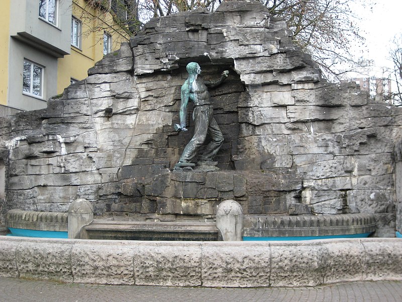 File:OSHaarmannsbrunnen.jpg