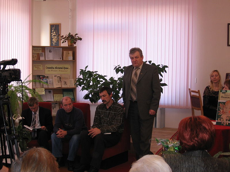 File:On delivery of the premium of 2007 acts Mikola Antanouski.jpg