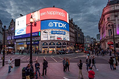 How to get to Piccadilly Circus with public transport- About the place