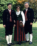 Норвежці у традиційному народному вбранні