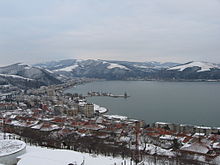 Panorama della città durante l'inverno.