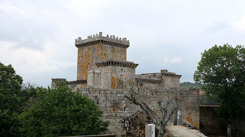 File:Pambre Castelo de Pambre 12.jpg