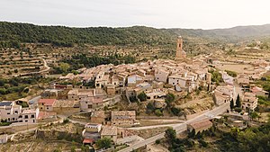 Panorámica aérea del pueblo Belmonte de San José en el Bajo Aragón